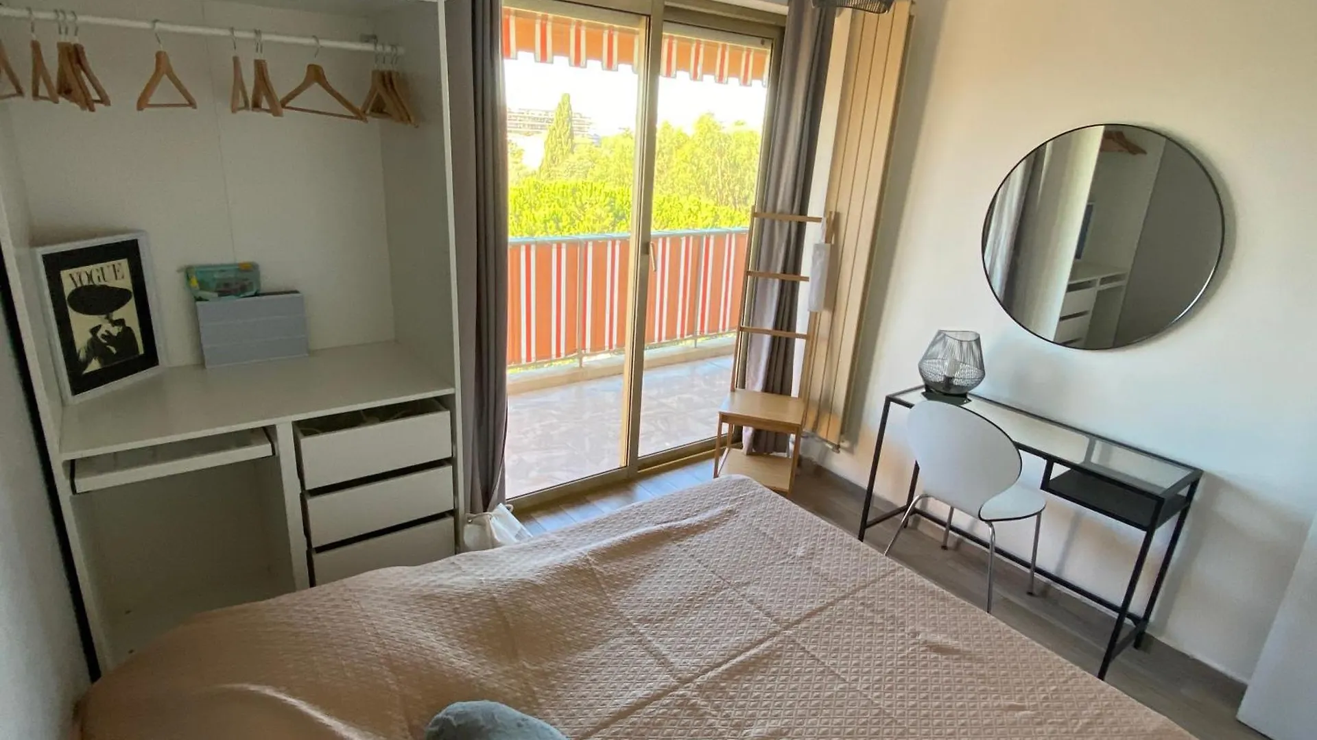 Appartement Juan-Les-Pins, 4 Pieces, 80M2, Residence Luxe Piscine Tennis 昂蒂布 0*,